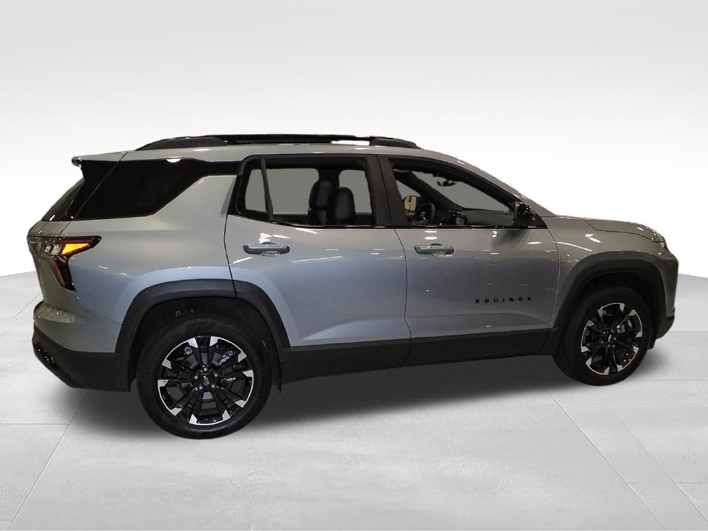New 2026 Chevrolet Equinox RS w/ Convenience Package III FWD image 5