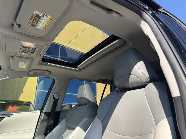 Used 2020 Toyota RAV4 XLE Premium image 17