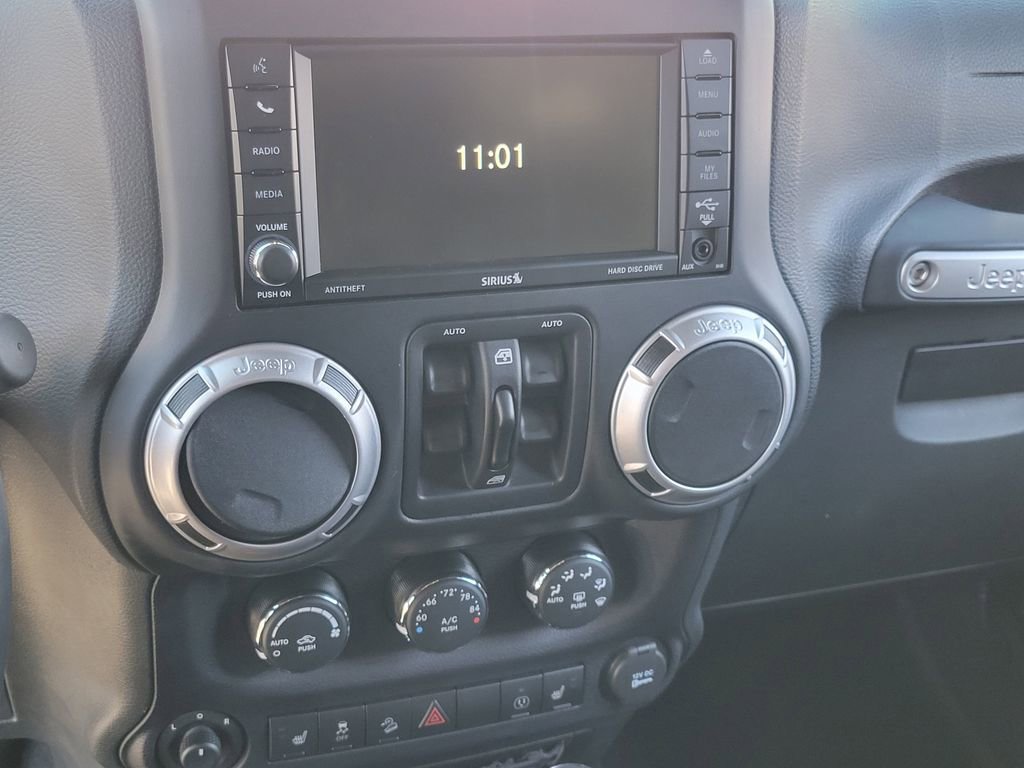 Used 2016 Jeep Wrangler Unlimited Rubicon w/ Connectivity Group image 9