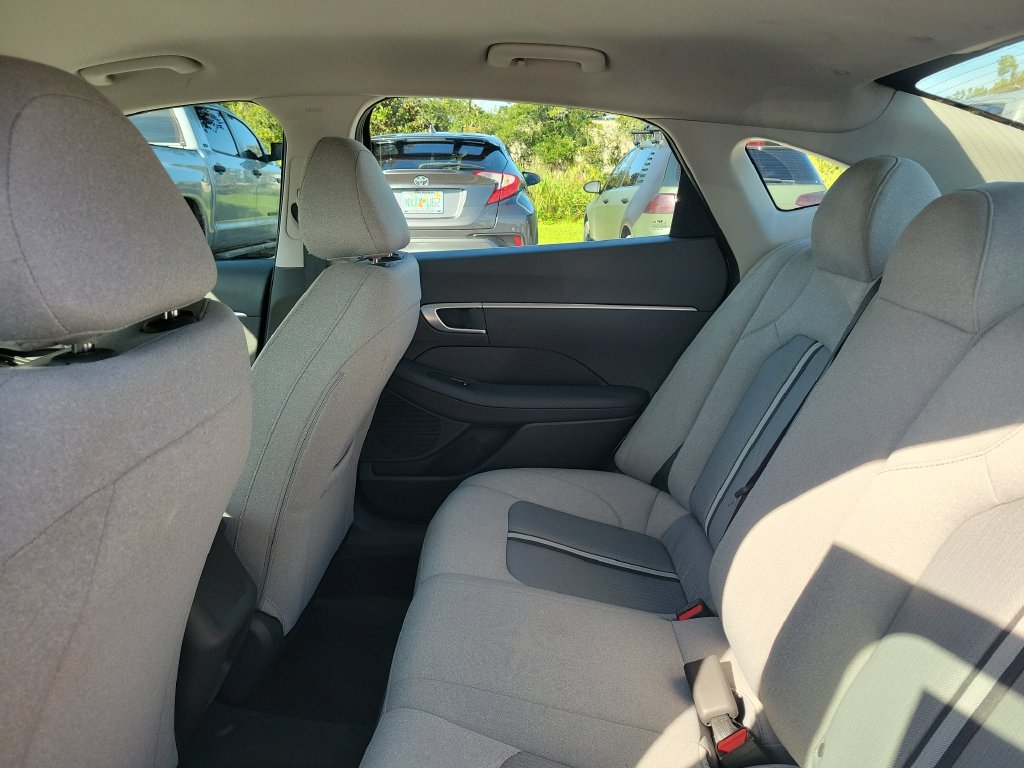 Used 2021 Hyundai Sonata SE w/ Preferred Accessory Package FWD image 24