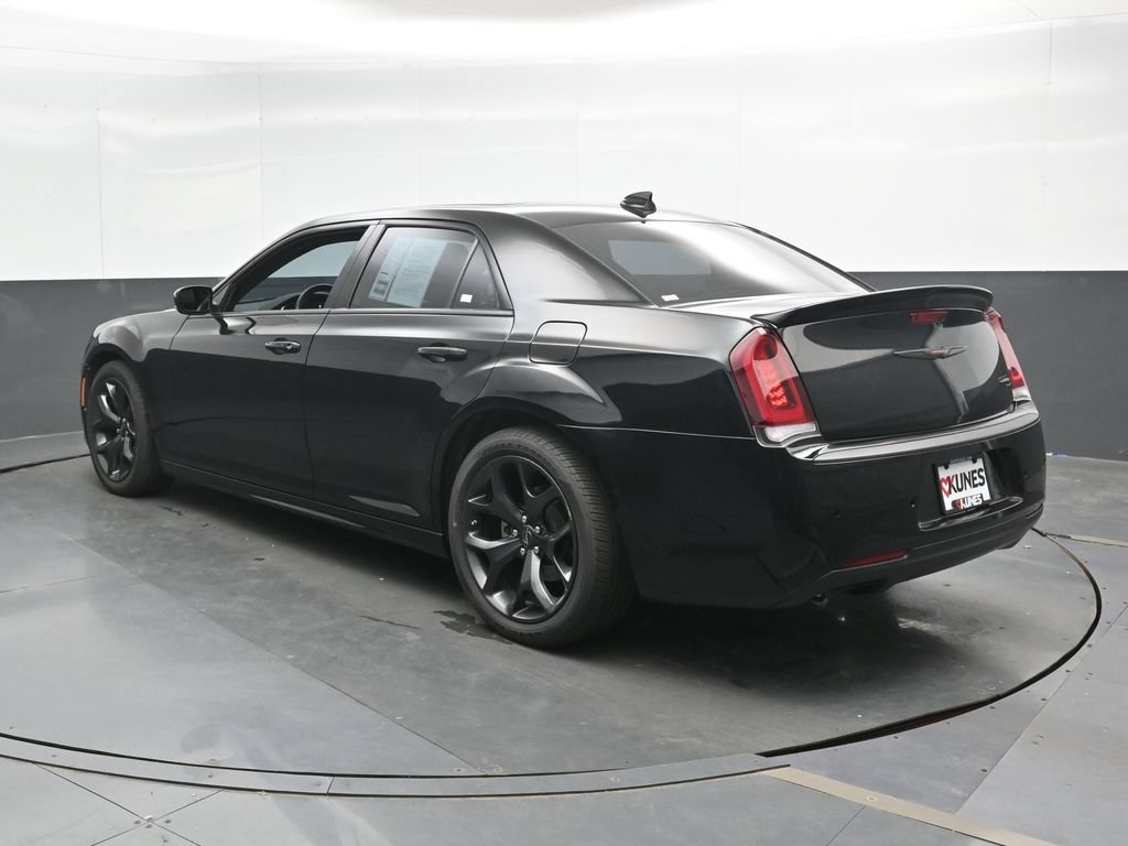 Used 2022 Chrysler 300 S RWD image 10