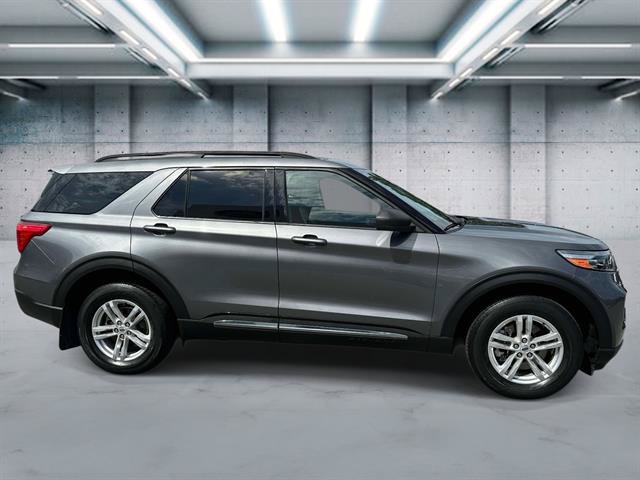Used 2022 Ford Explorer XLT w/ Equipment Group 202A AWD/4WD image 3