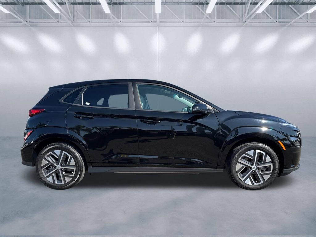 Used 2023 Hyundai Kona SE w/ Cargo Package image 3