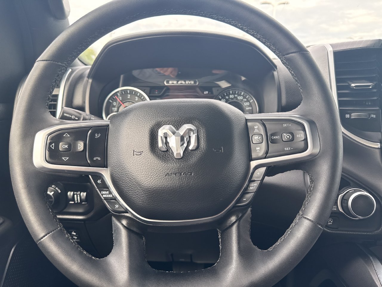 Used 2025 RAM 1500 Big Horn AWD/4WD image 18