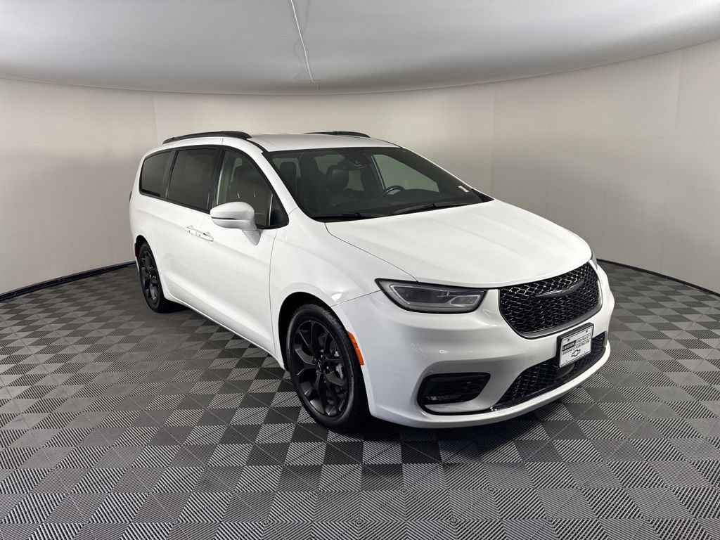Used 2021 Chrysler Pacifica Touring w/ S Appearance Package FWD image 7