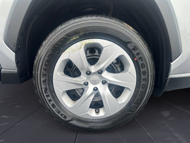 Used 2024 Toyota RAV4 LE FWD image 9