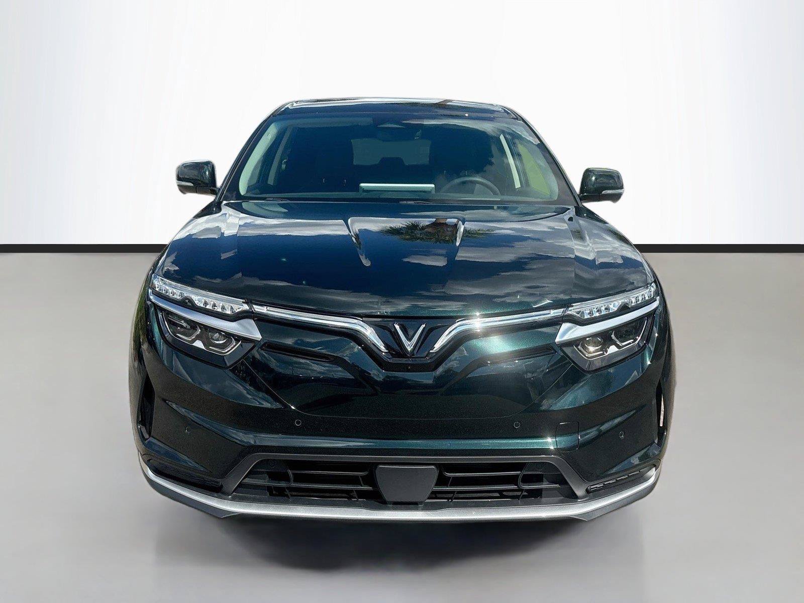 New 2027 VinFast VF 8 Eco AWD/4WD image 2
