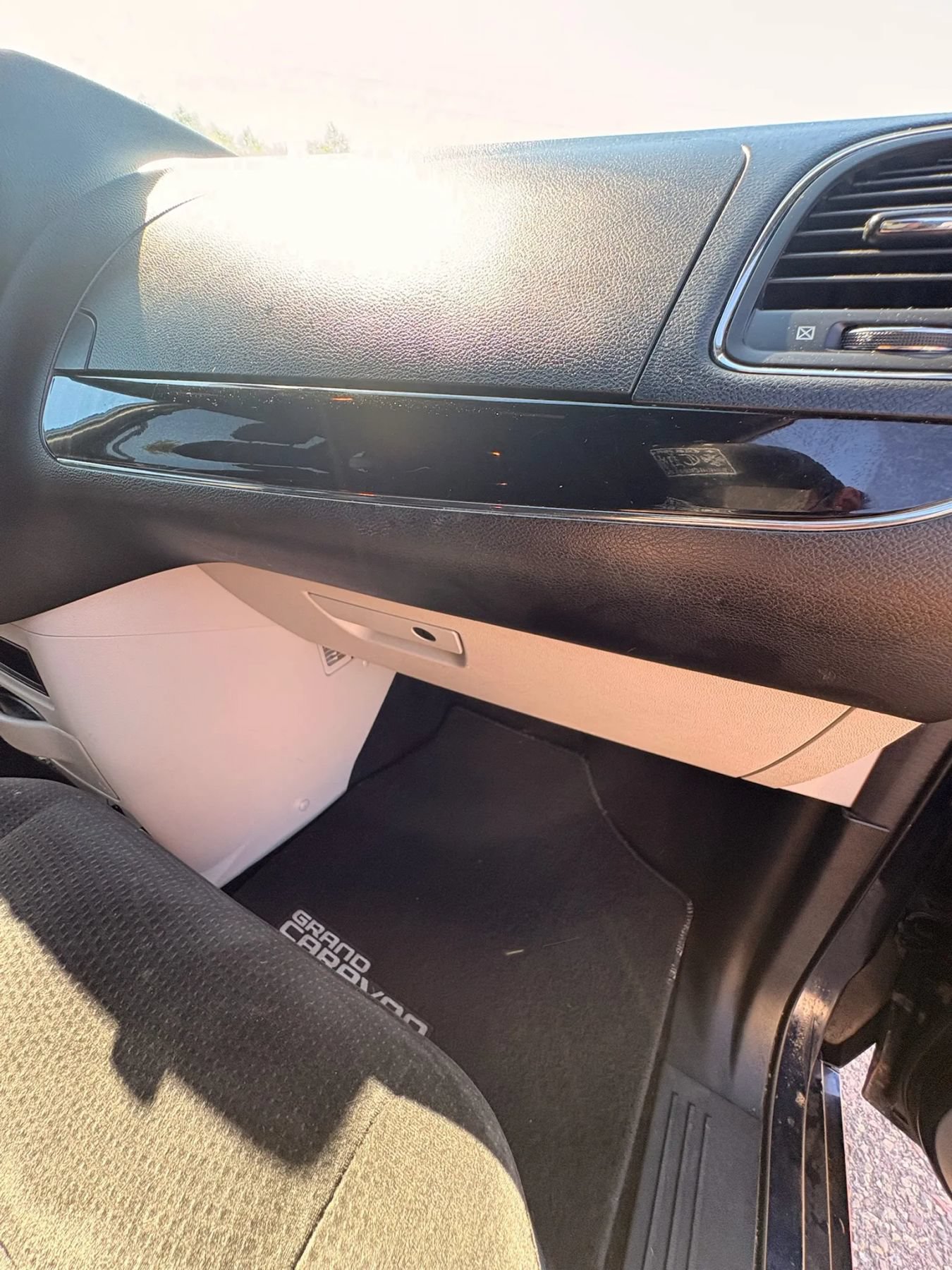 Used 2016 Dodge Grand Caravan SE FWD image 27