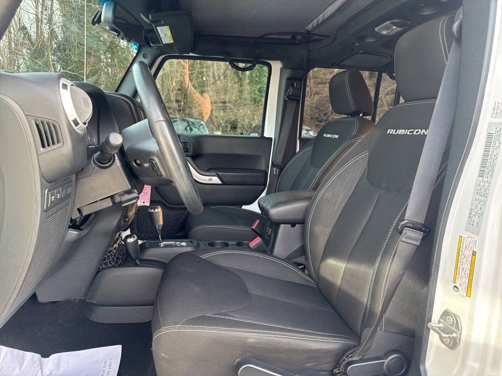 Used 2016 Jeep Wrangler Unlimited Rubicon w/ Connectivity Group image 11