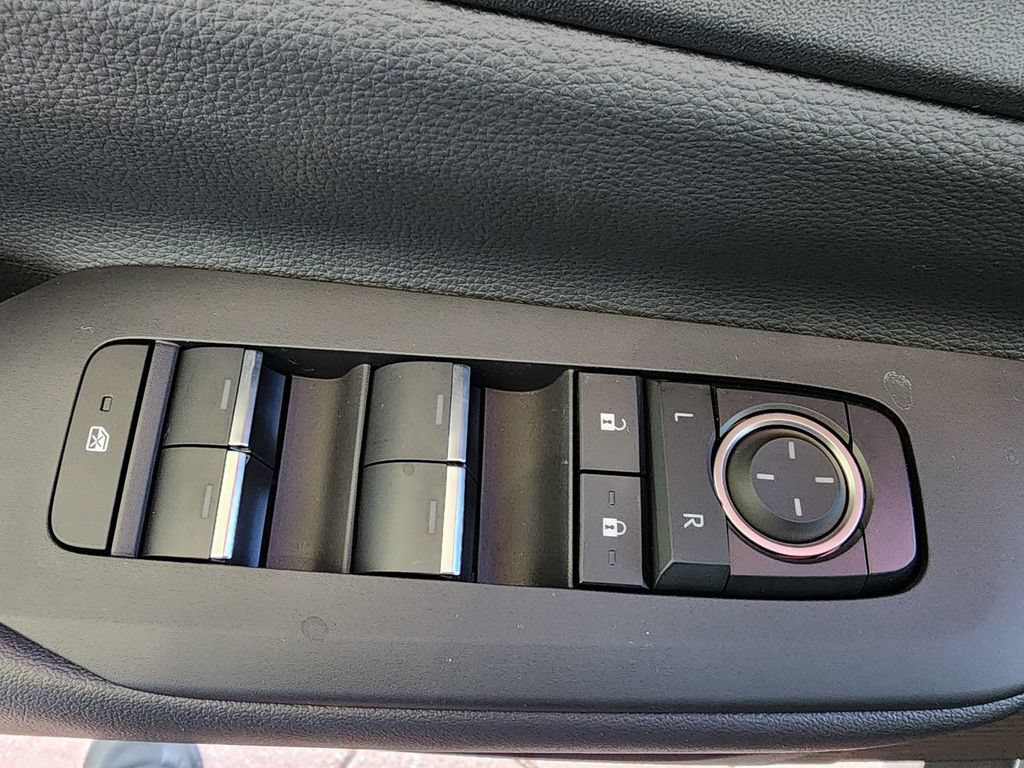 New 2026 Toyota Prius Plug-In Hybrid FWD image 11
