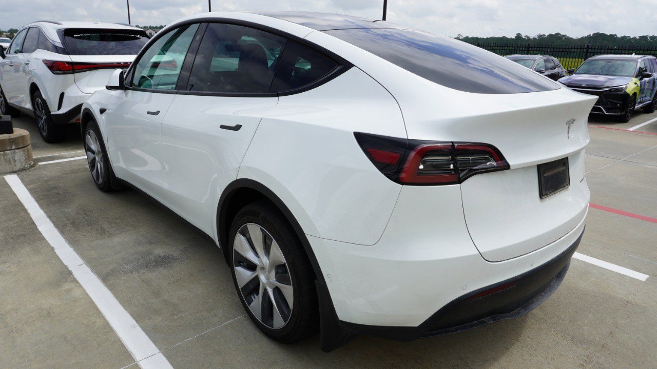 Used 2022 Tesla Model Y Long Range AWD/4WD image 7