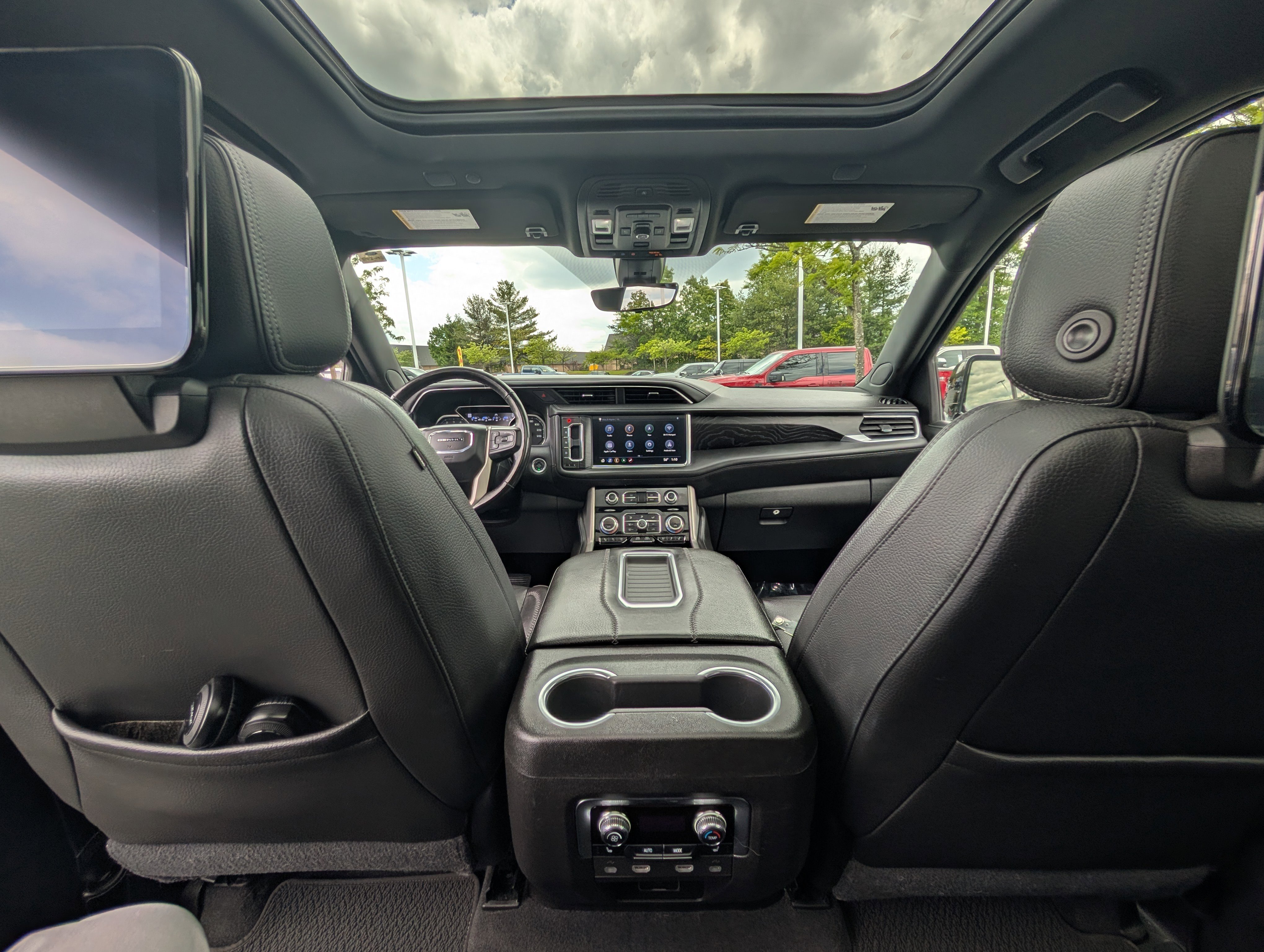 Used 2021 GMC Yukon Denali w/ Denali Premium Package AWD/4WD image 19