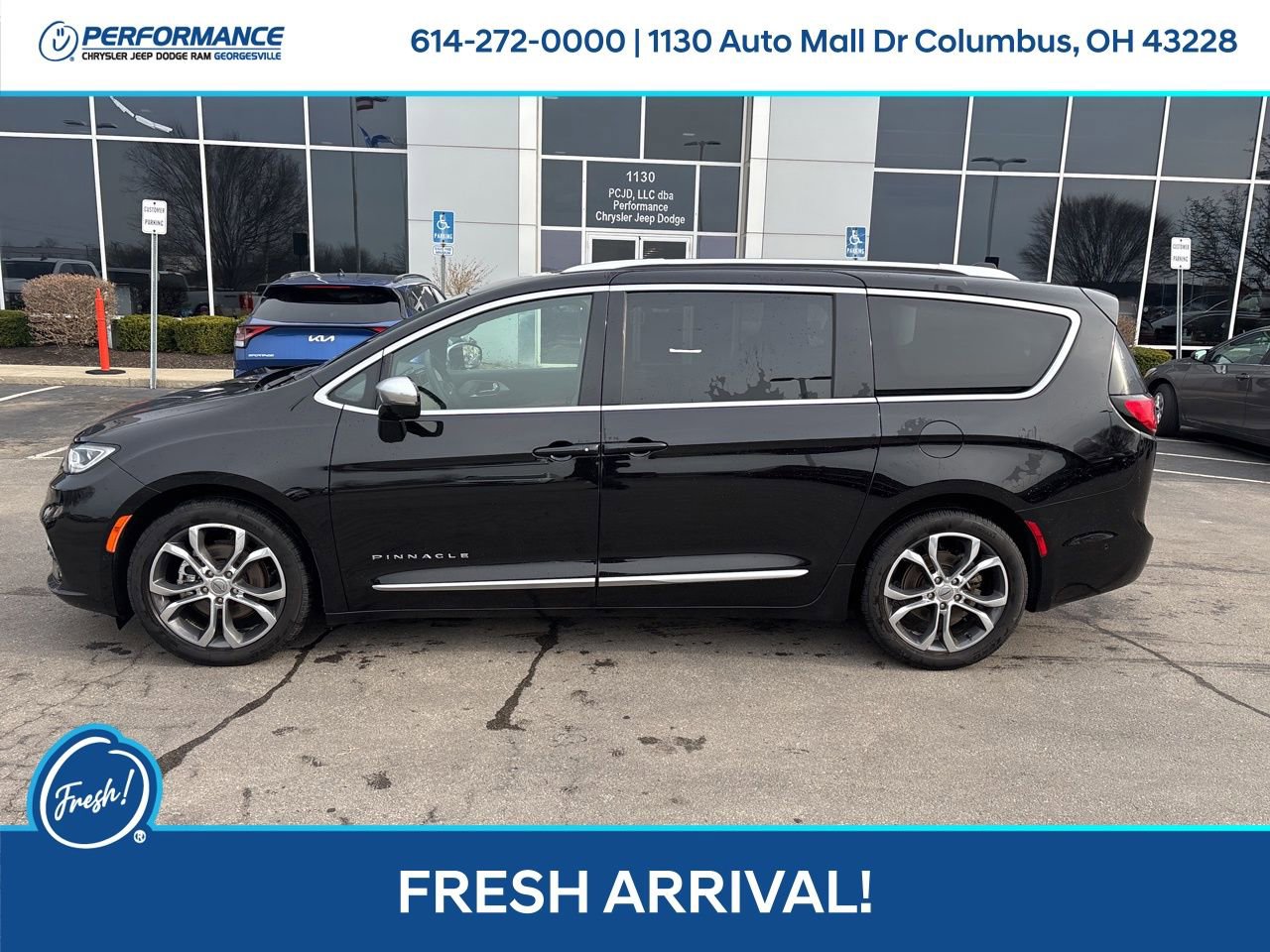 Used 2025 Chrysler Pacifica Pinnacle w/ Trailer Tow Group image 7