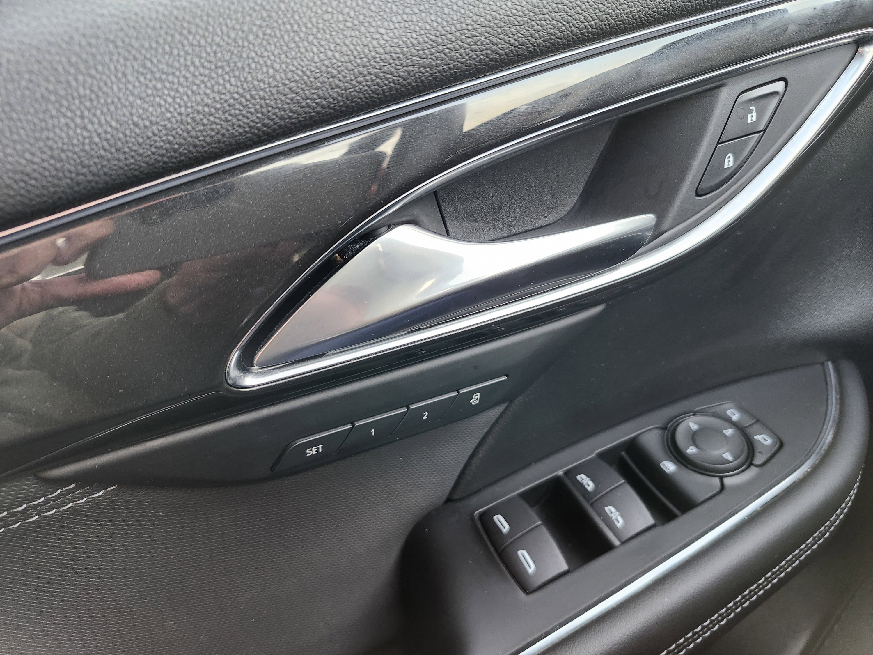 Used 2025 Buick Envision Preferred image 18