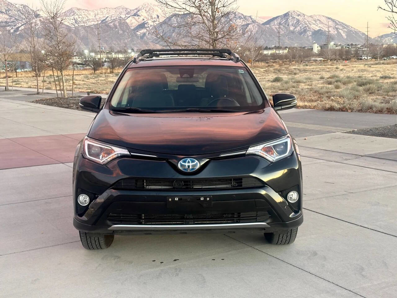 Used 2018 Toyota RAV4 LE image 2