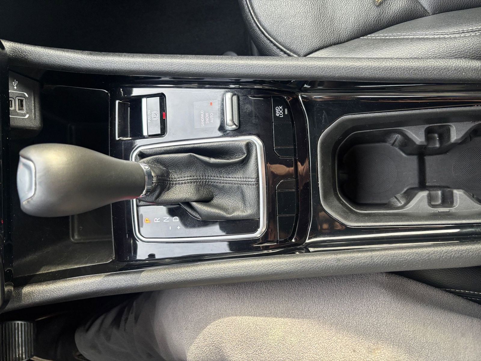 Used 2025 Jeep Compass Limited image 40