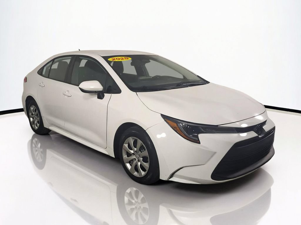 Used 2025 Toyota Corolla LE FWD image 2