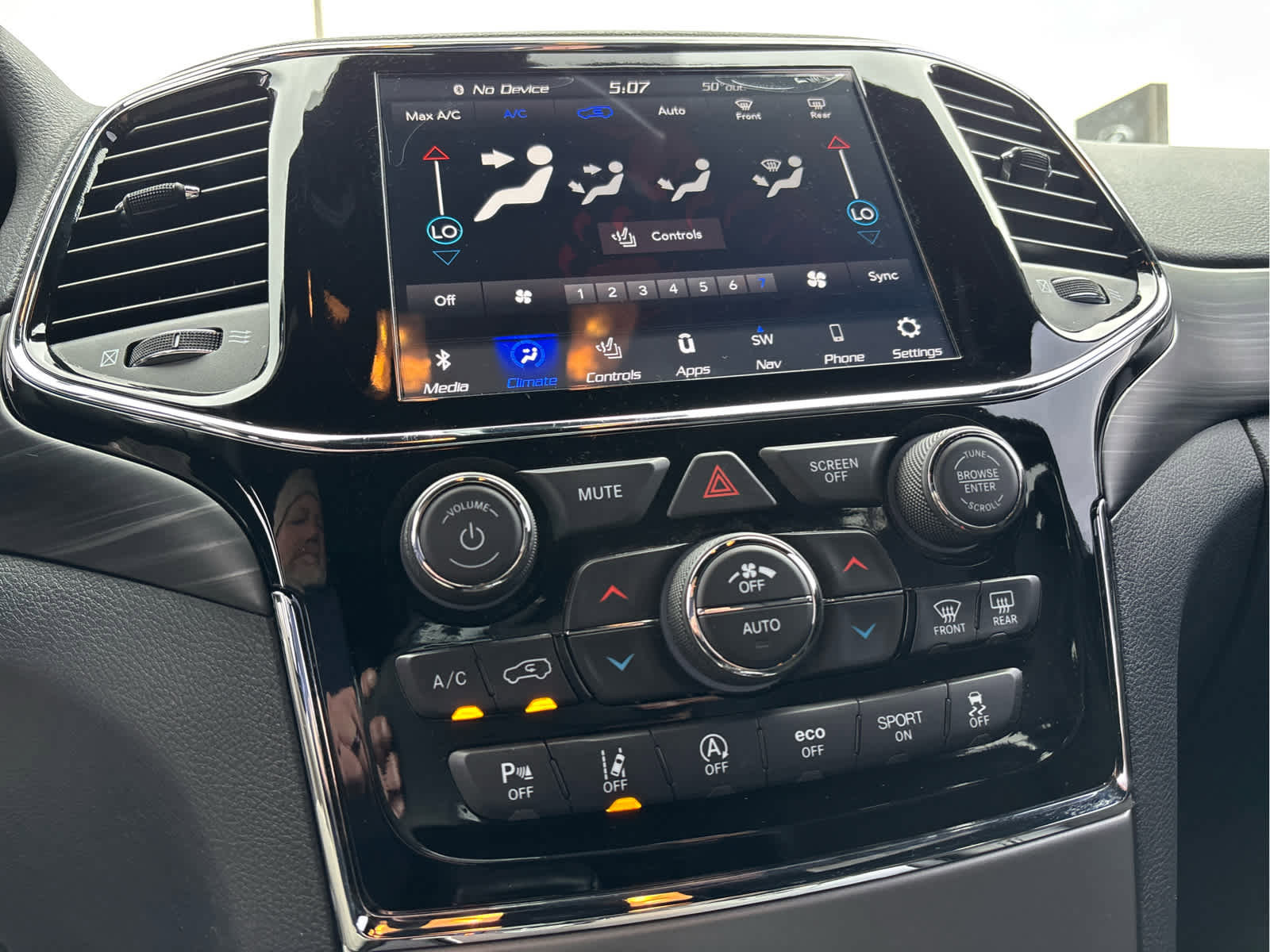 Used 2020 Jeep Grand Cherokee Laredo w/ Quick Order Package 2BN North image 11