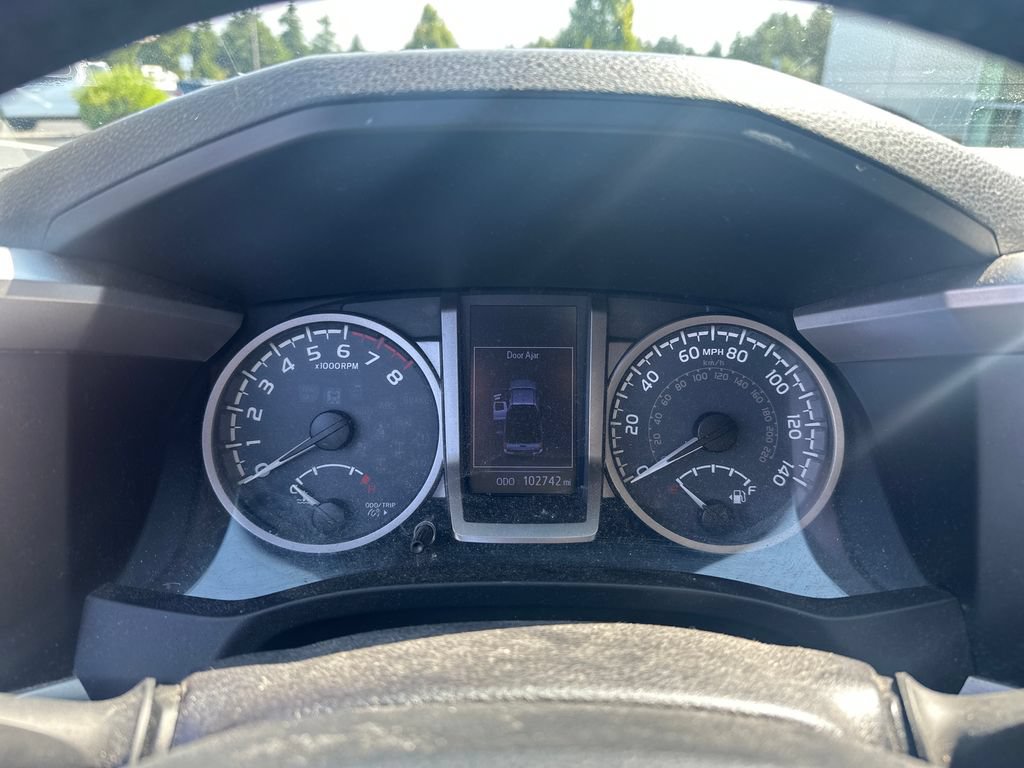 Used 2016 Toyota Tacoma SR5 w/ SR5 Appearance Package (SN) AWD/4WD image 15