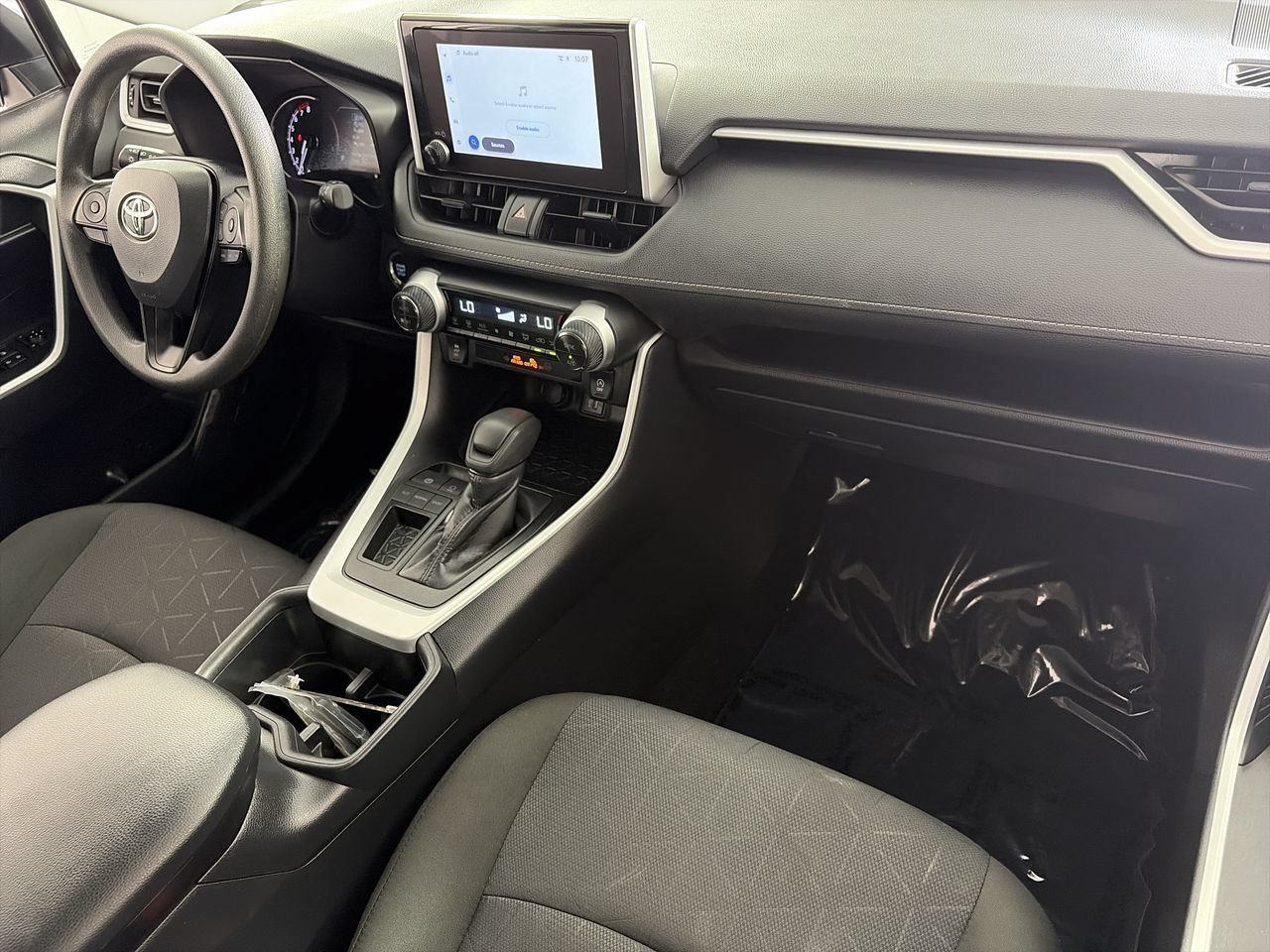 Used 2025 Toyota RAV4 XLE FWD image 25