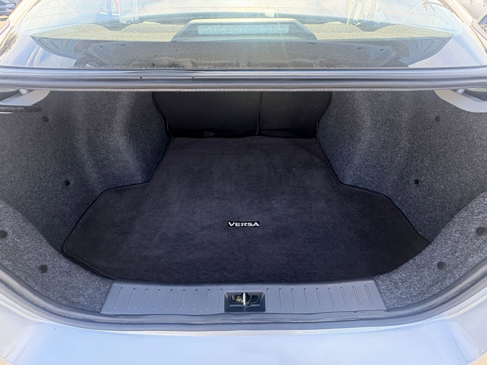 Used 2025 Nissan Versa SV image 29