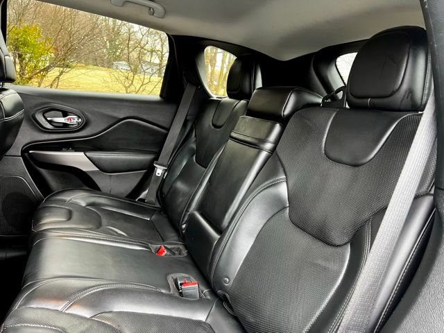 Used 2019 Jeep Cherokee Limited FWD image 16