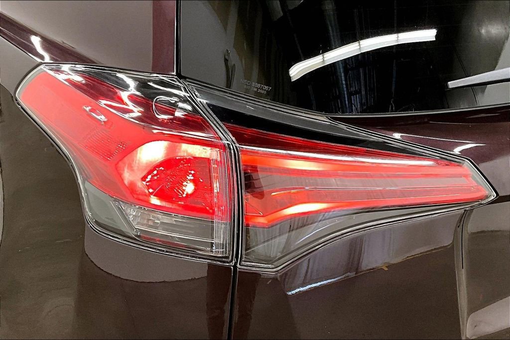 Used 2018 Toyota RAV4 XLE AWD/4WD image 23