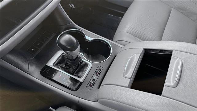Used 2019 Toyota Highlander Limited FWD image 17