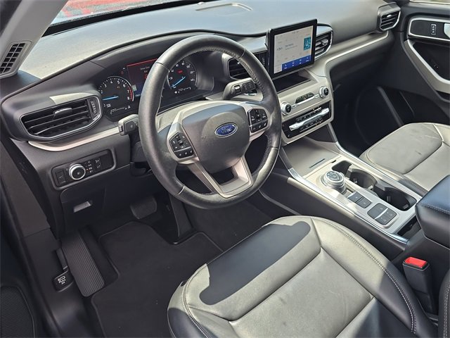 Used 2022 Ford Explorer XLT w/ Equipment Group 202A image 18