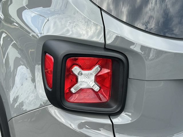 Used 2022 Jeep Renegade Latitude w/ Convenience Group AWD/4WD image 15