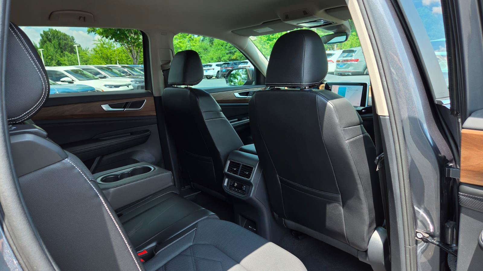Used 2024 Volkswagen Atlas SE FWD image 56