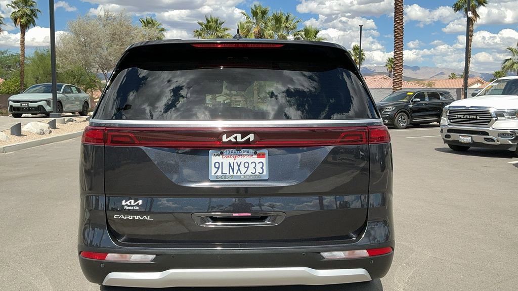 Used 2024 Kia Carnival LX FWD image 5