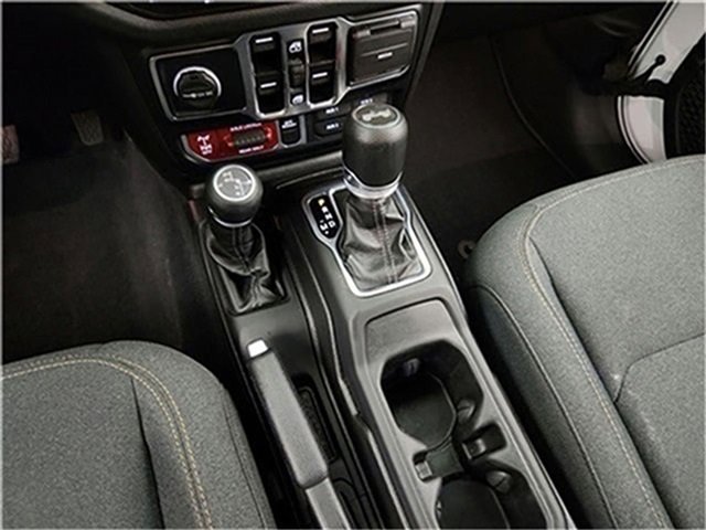Used 2024 Jeep Wrangler Willys image 13