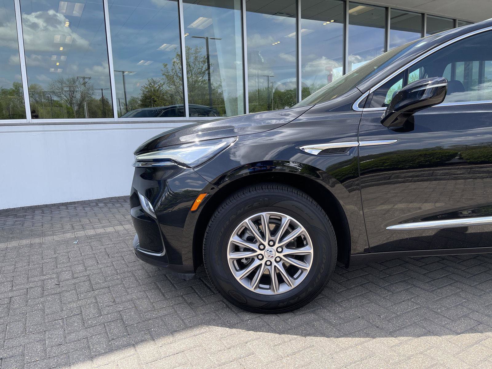 Used 2023 Buick Enclave Essence FWD image 9
