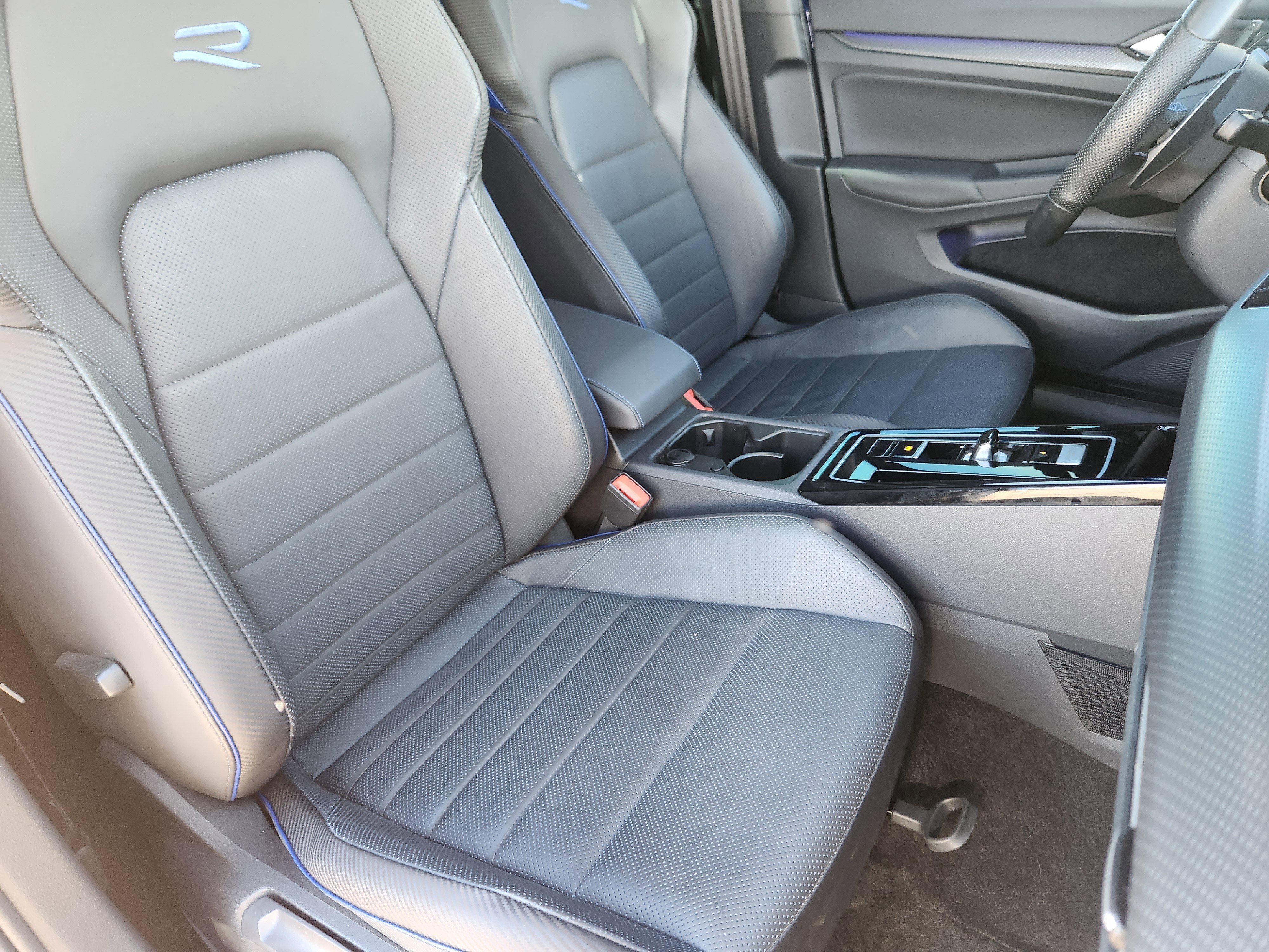 Used 2024 Volkswagen Golf R 2.0T DSG image 11