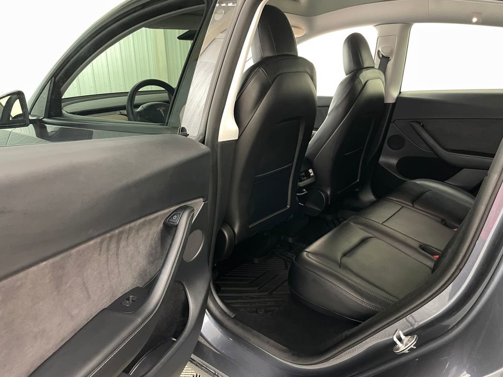 Used 2023 Tesla Model Y Long Range image 37