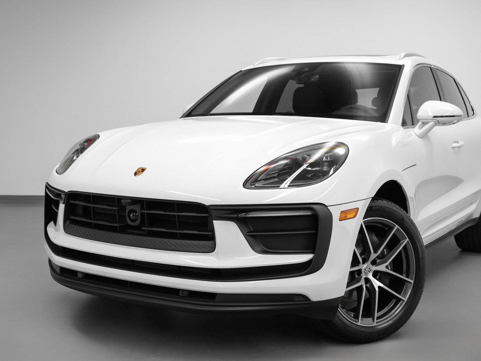 Used 2025 Porsche Macan image 7