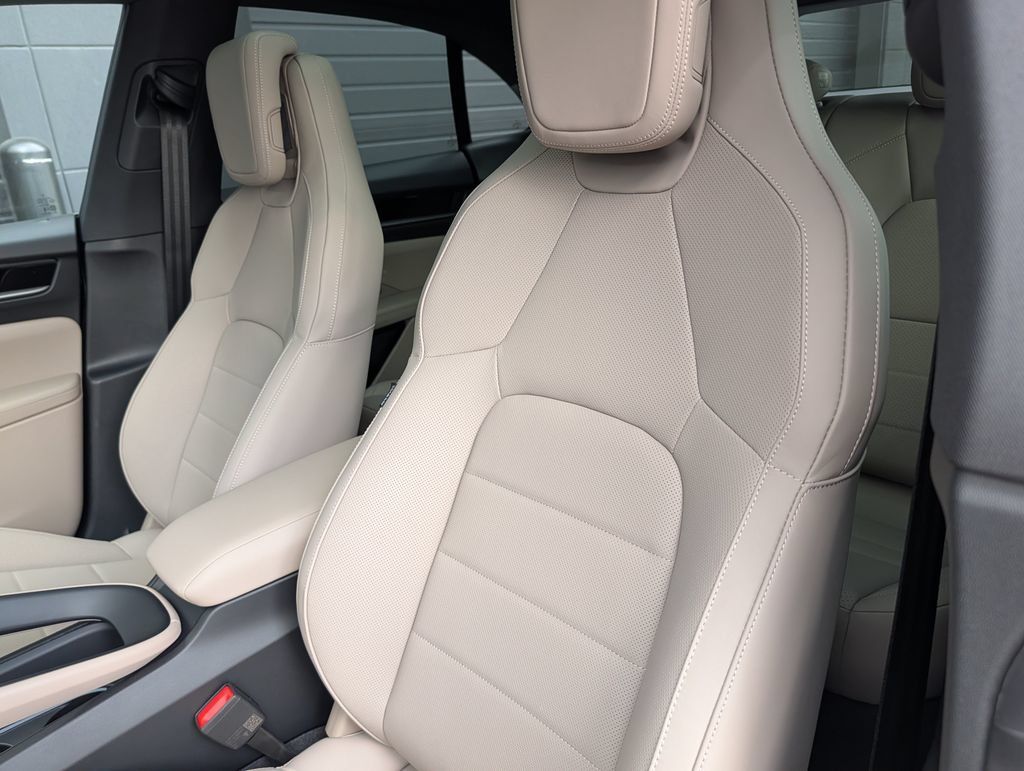 New 2026 Porsche Macan Electric RWD image 4