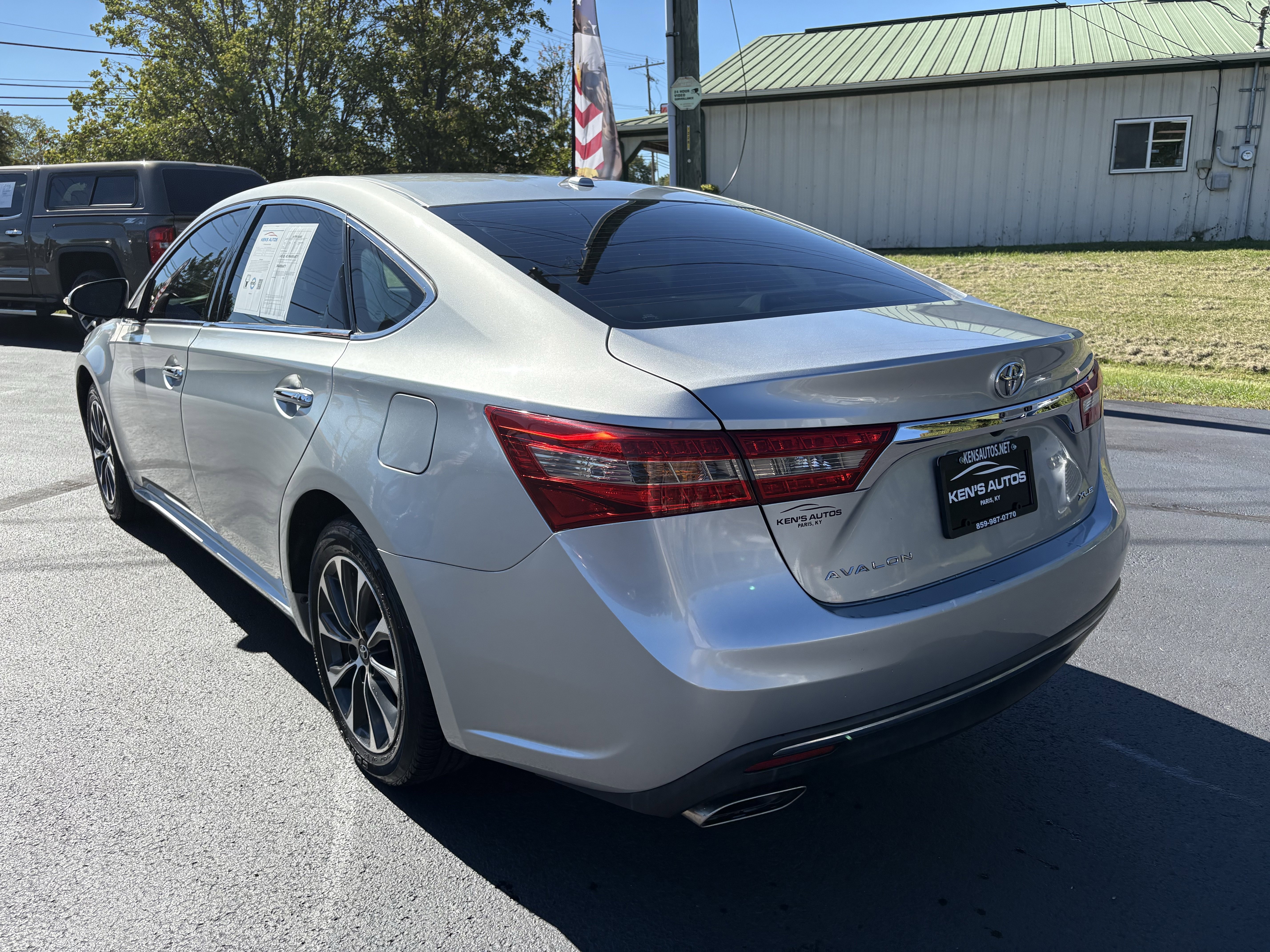 Used 2017 Toyota Avalon XLE image 7