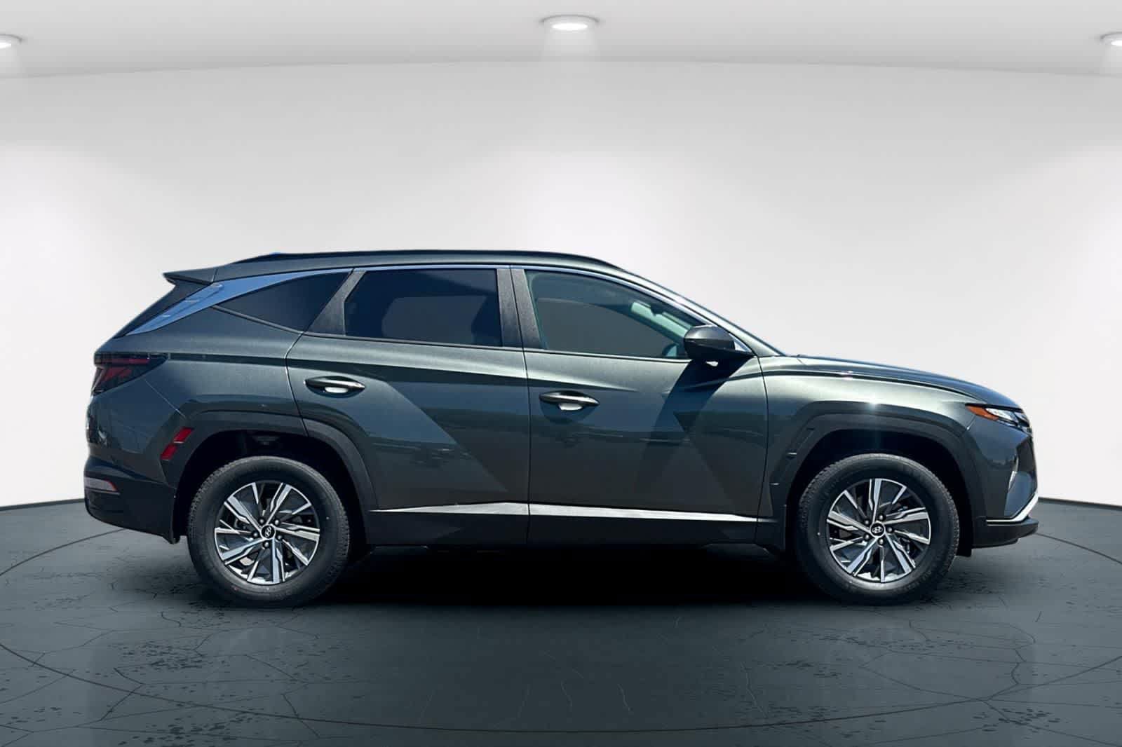 Used 2024 Hyundai Tucson Blue AWD/4WD image 6