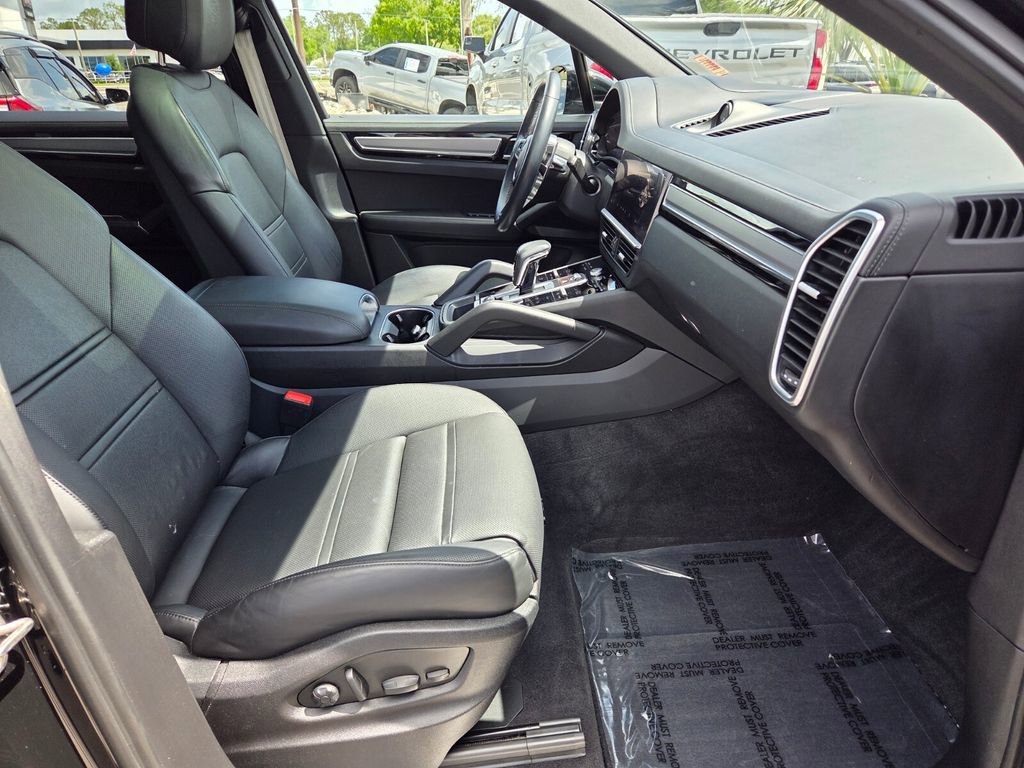 Used 2023 Porsche Cayenne S Platinum AWD/4WD image 14