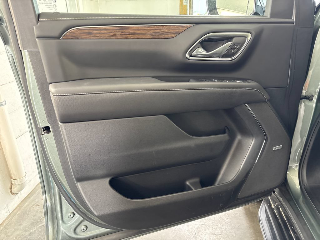 Used 2024 Chevrolet Tahoe Premier AWD/4WD image 14
