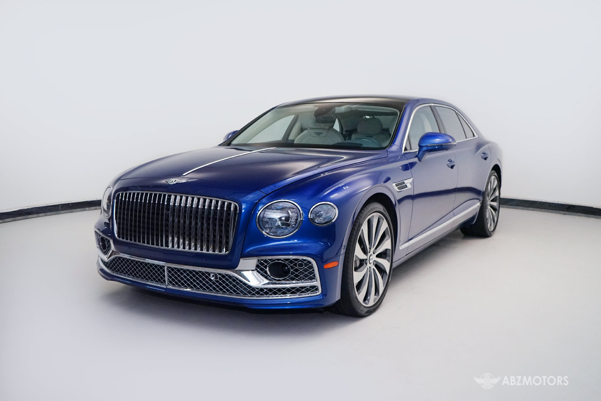 Used 2022 Bentley Flying Spur V8 AWD/4WD image 2