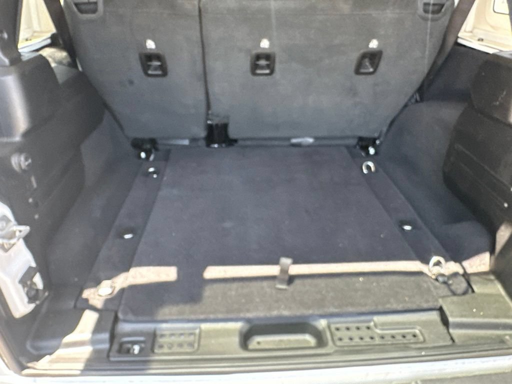 Used 2025 Jeep Wrangler Unlimited Sahara AWD/4WD image 30
