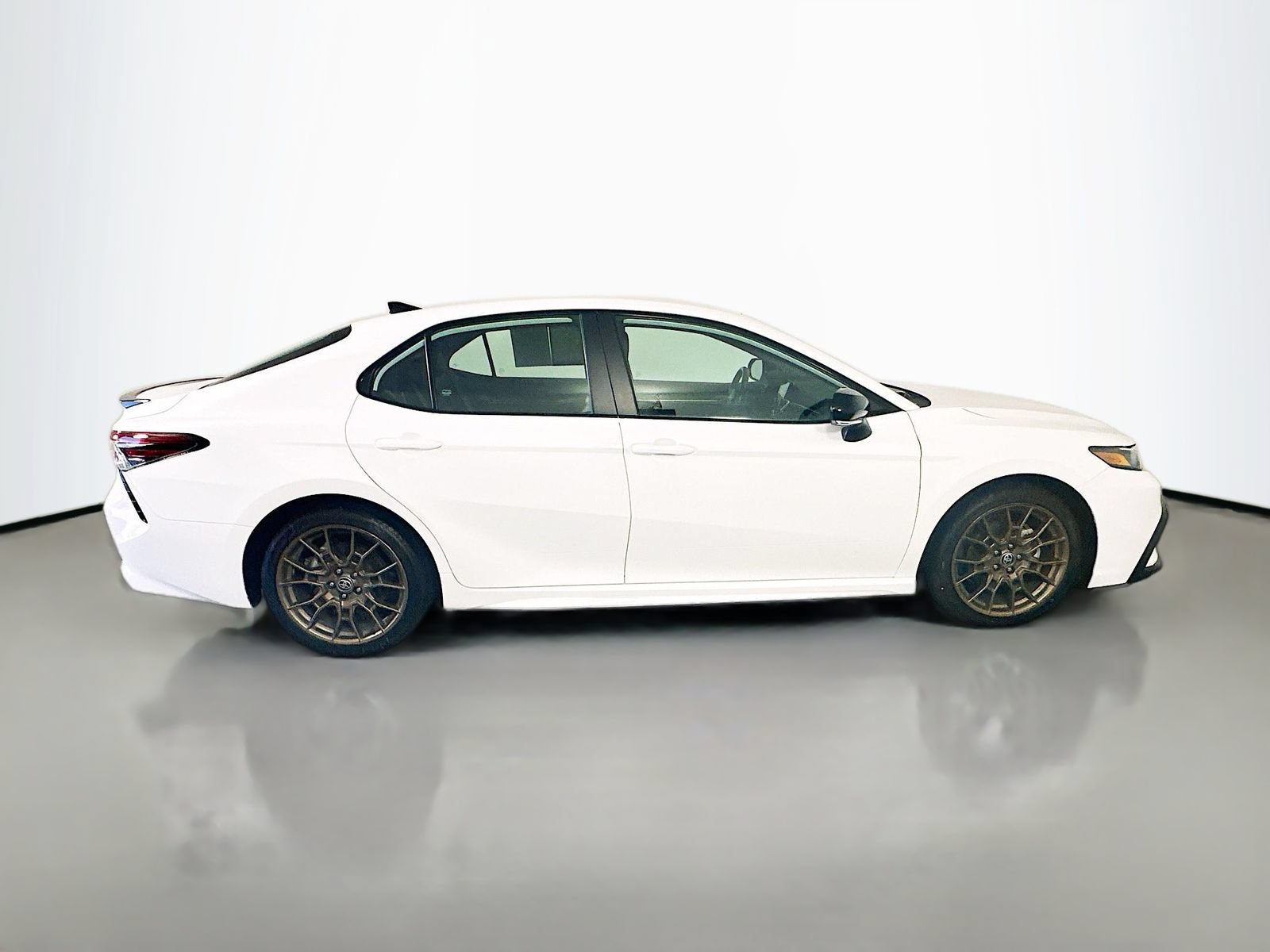 Used 2023 Toyota Camry SE FWD image 8