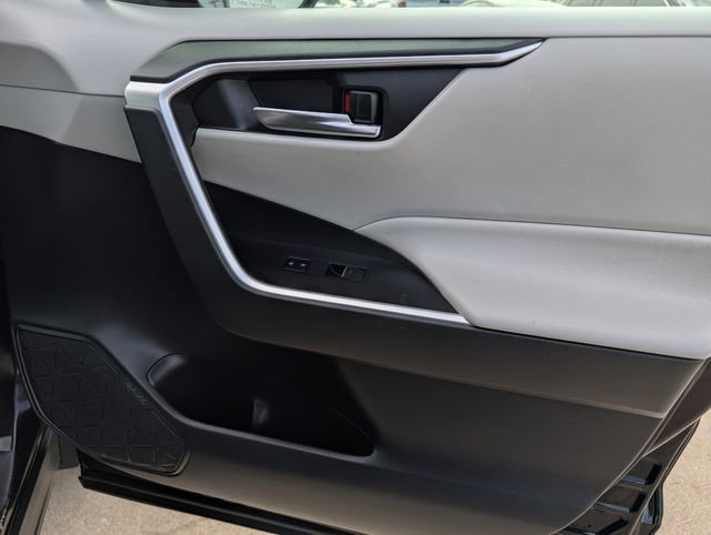 Used 2022 Toyota RAV4 XLE w/ Convenience Package image 30