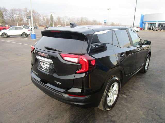 Used 2023 GMC Terrain SLE w/ LPO, Floor Liner Package image 5