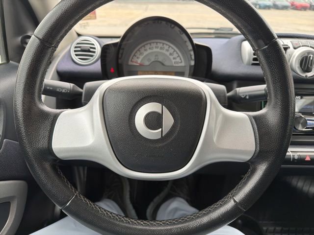 Used 2015 smart fortwo passion image 15