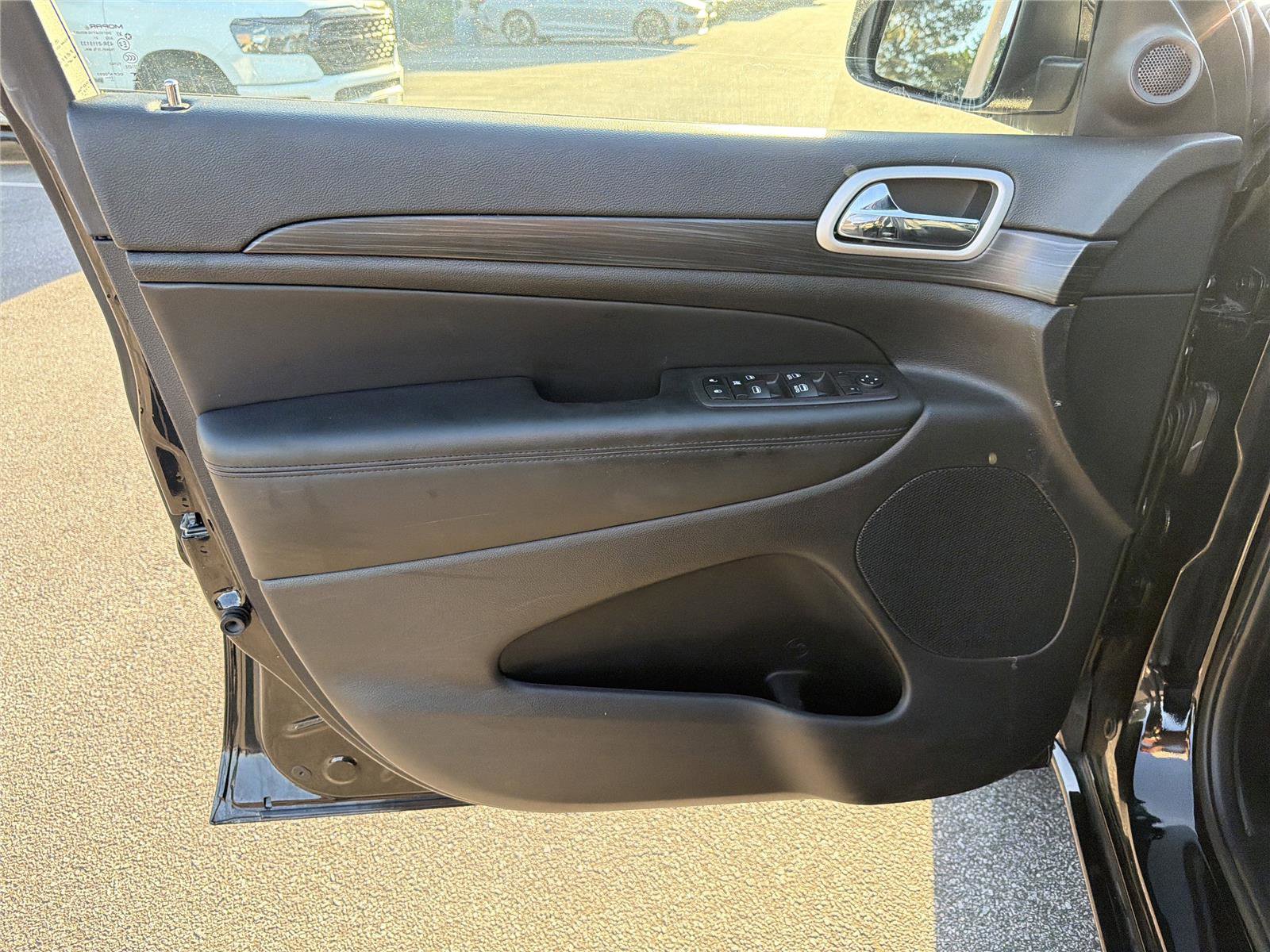 Used 2021 Jeep Grand Cherokee Laredo X image 10