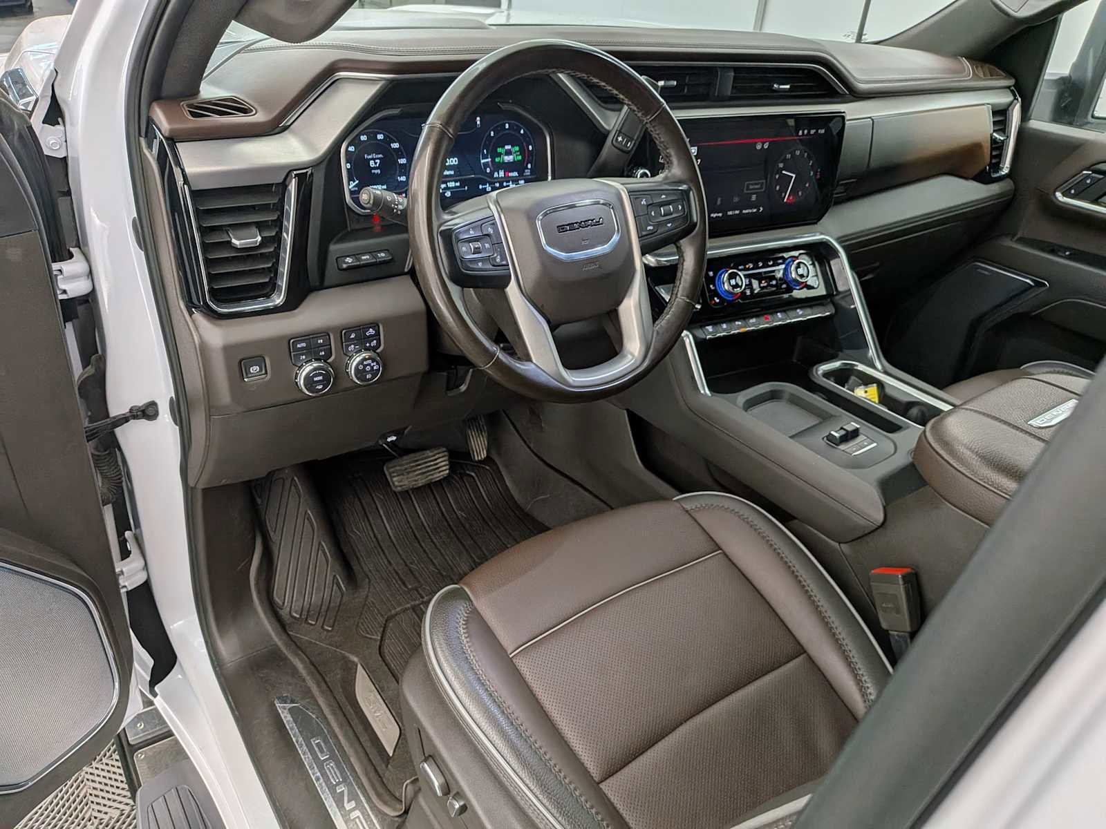 Used 2024 GMC Sierra 3500 Denali w/ Denali Reserve Package image 2